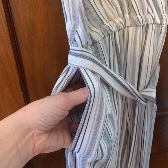 Gray and white striped gap sleeveless jumpsuit with tie belt and wide legs 😍😍 - Picture 11 of 14